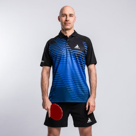 Model wearing a JOOLA Zephir table tennis shirt, black and blue.