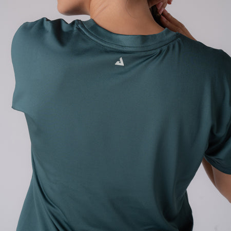 Image of the back side of a club green colored JOOLA women's court crop tee shirt.