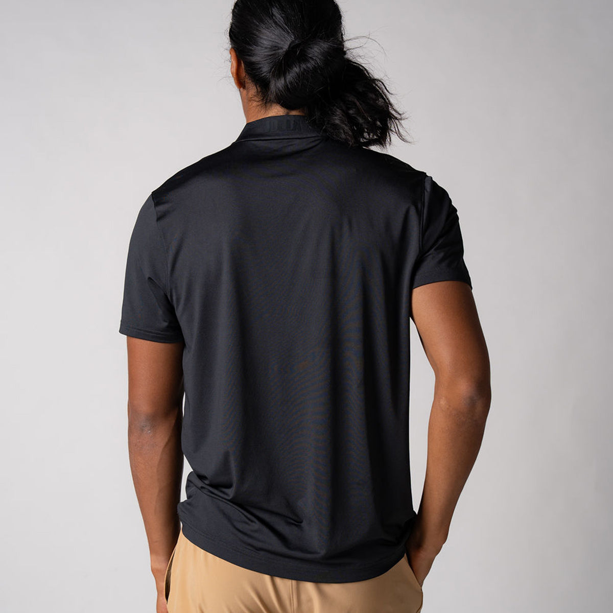 Image showing the back of a male model wearing a JOOLA men's court polo, black.