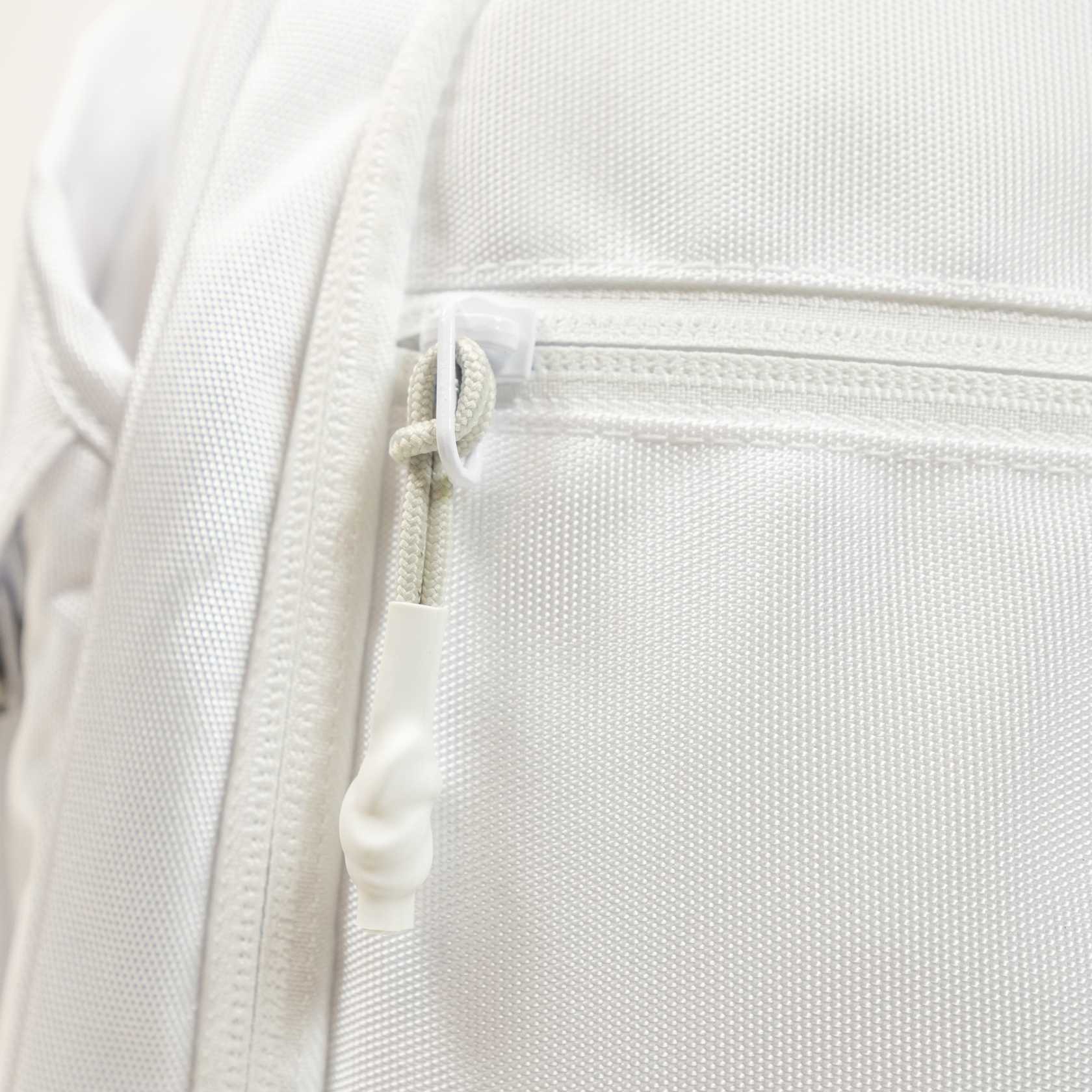 Close-up image of the zipper on the JOOLA Ben's Bag duffle, white.