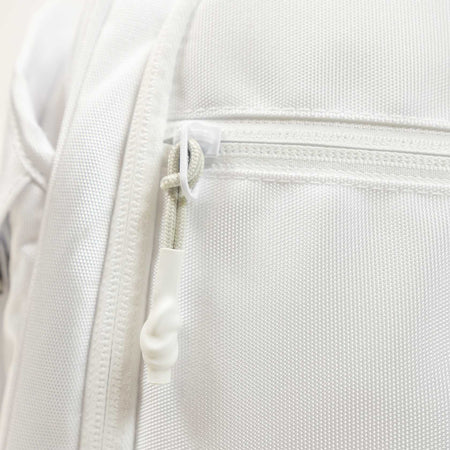 Close-up image of the zipper on the JOOLA Ben's Bag duffle, white.