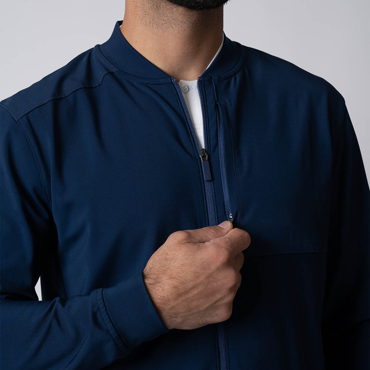 Close up image of the zipper on the JOOLA Men's Warm Up Jacket, Navy.