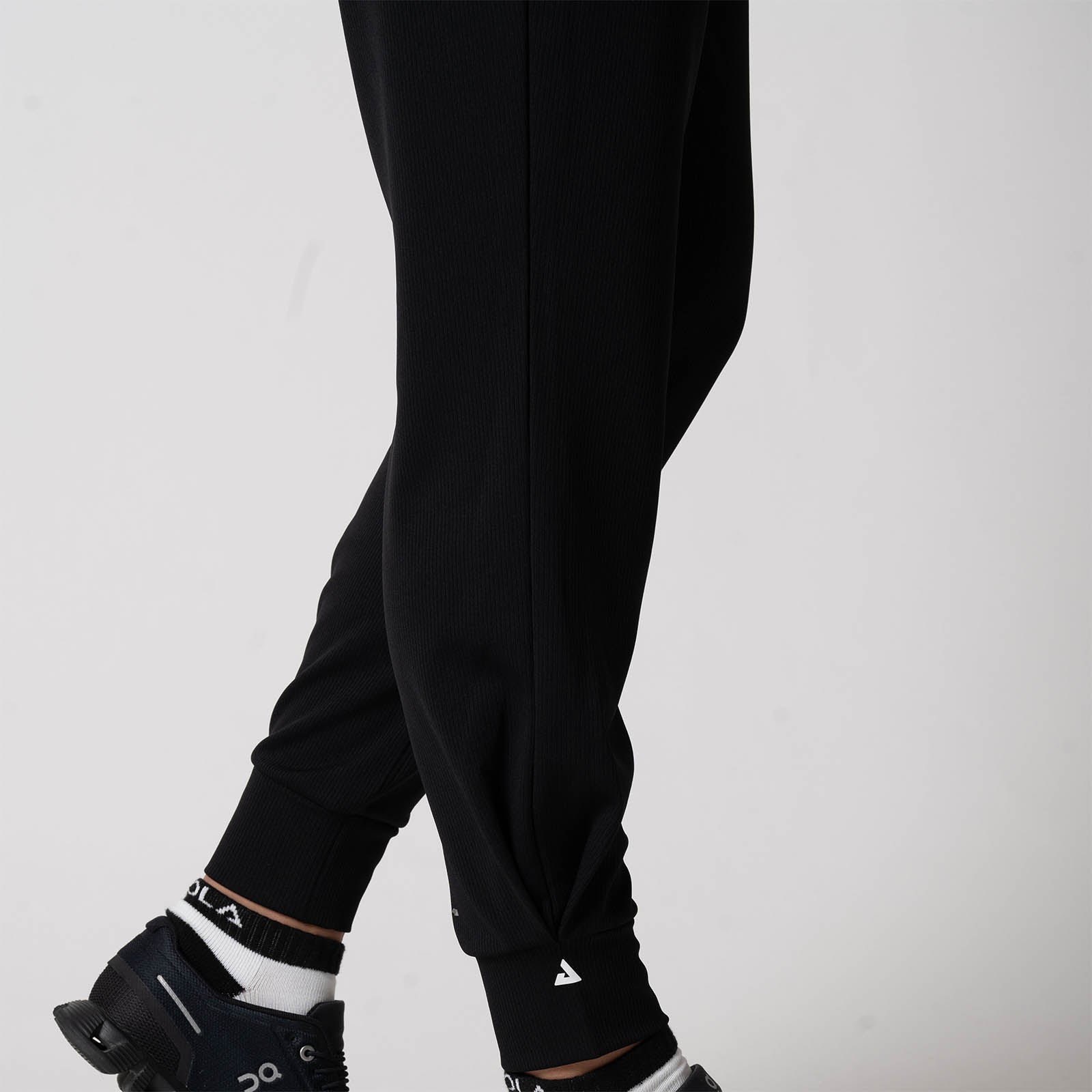 Close up image of the JOOLA Women's Ribbed Joggers, Black.